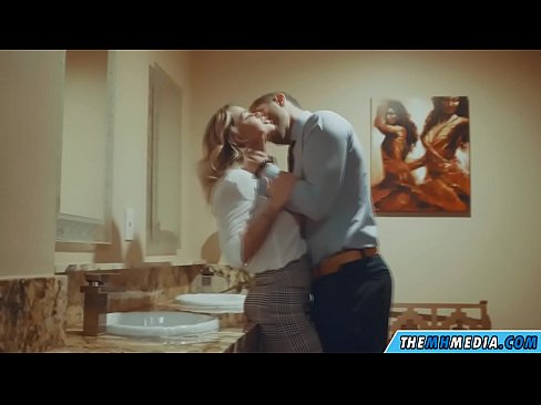 ❤️ Когато наедряла блондинка ви съблазни в обществена тоалетна ❤️❌ Секс в bg.pornodil.ru ️